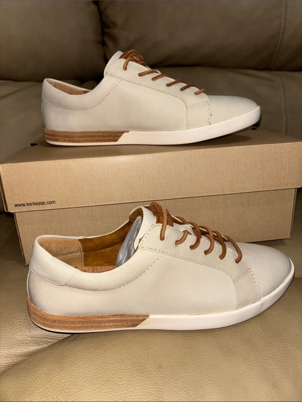 Kork-Ease Women Cream Leather Paislee with Tan Accents